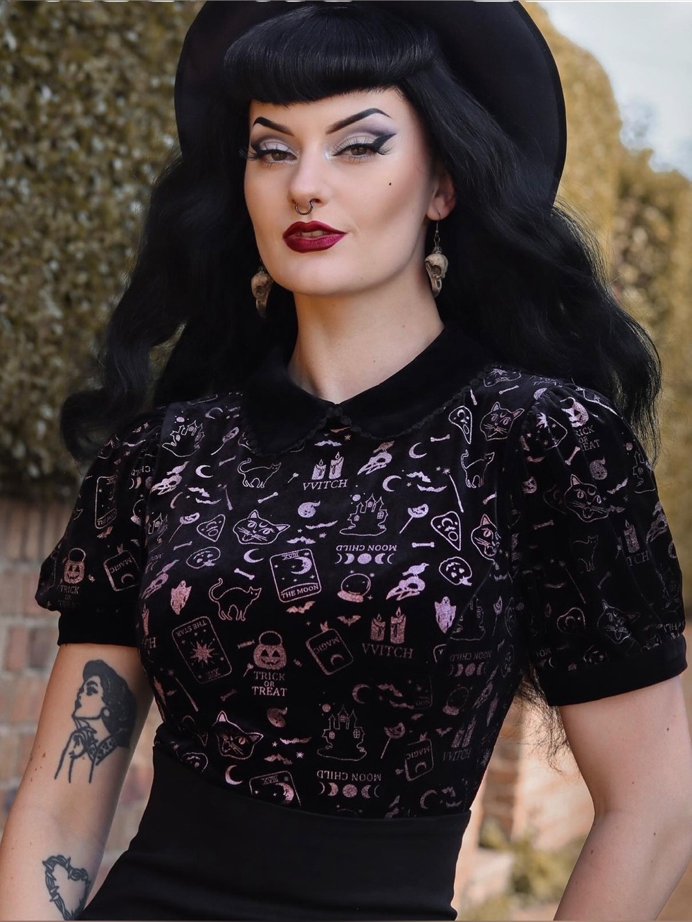 Collectif | Oh So Spooky Velvet Collared Halloween Witch Puff Sleeve Top